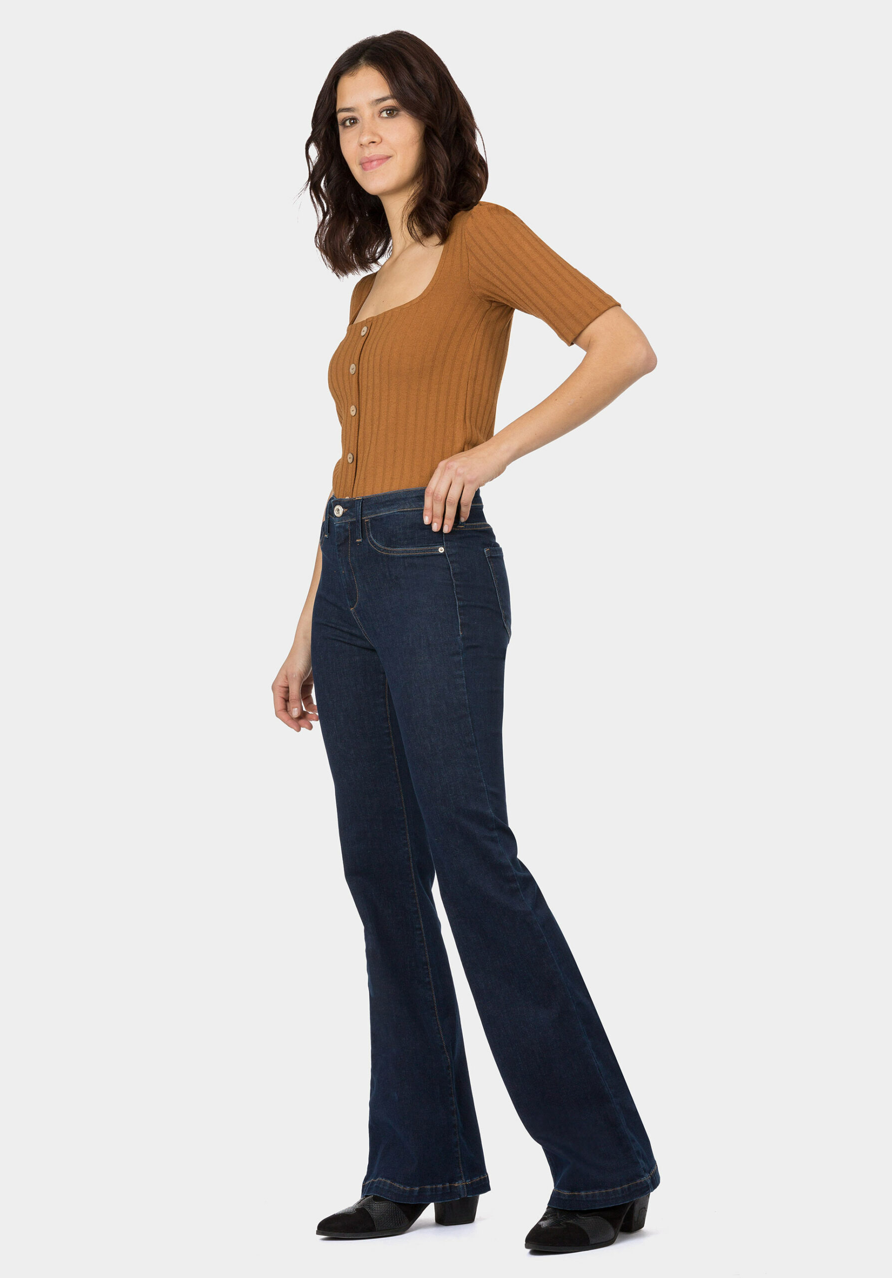 BOOTCUT-min