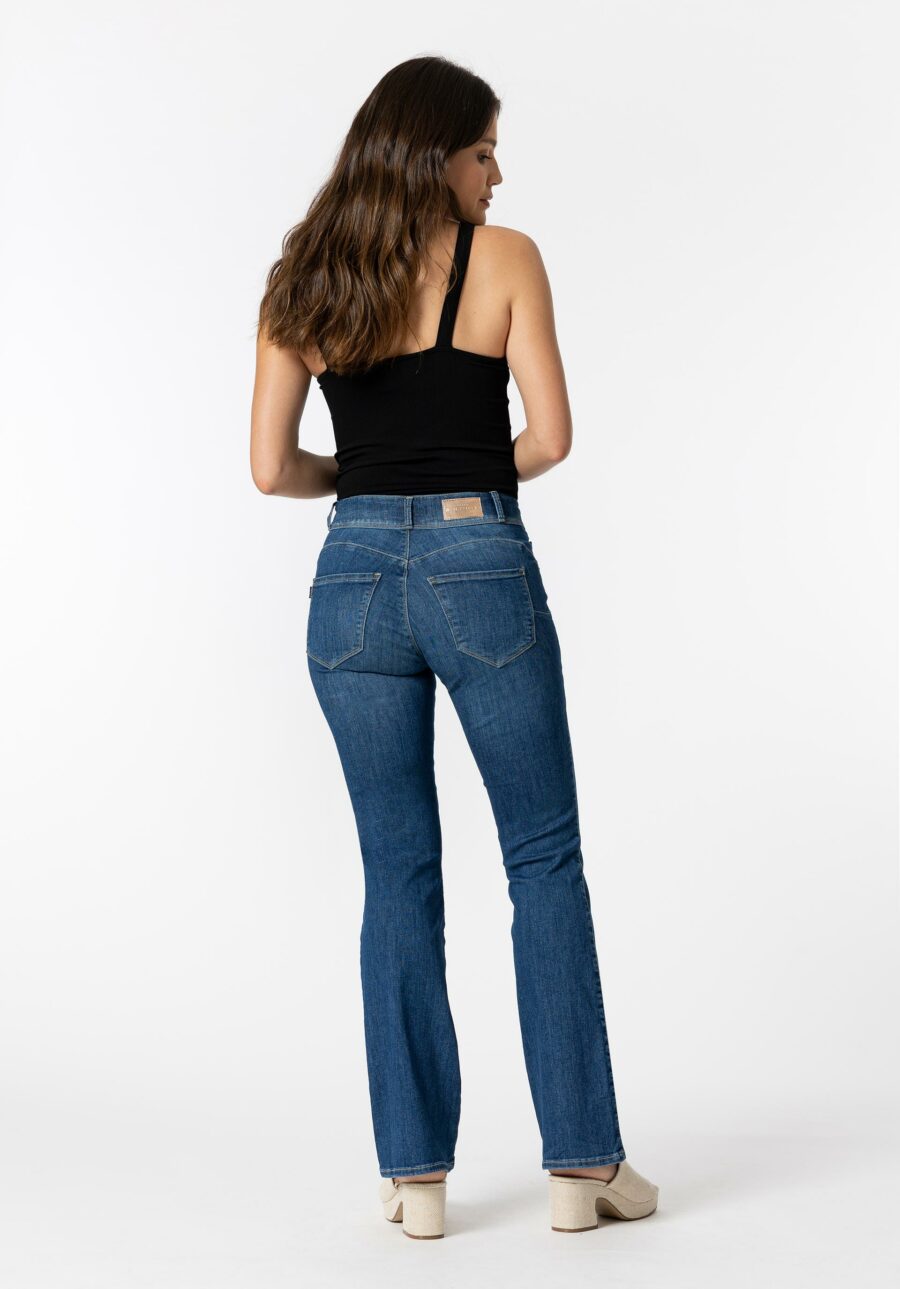 One Size® - Silhouette - Bootcut Denim Clair – Image 3
